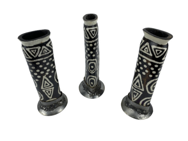 Knochenvase mit Batikmuster